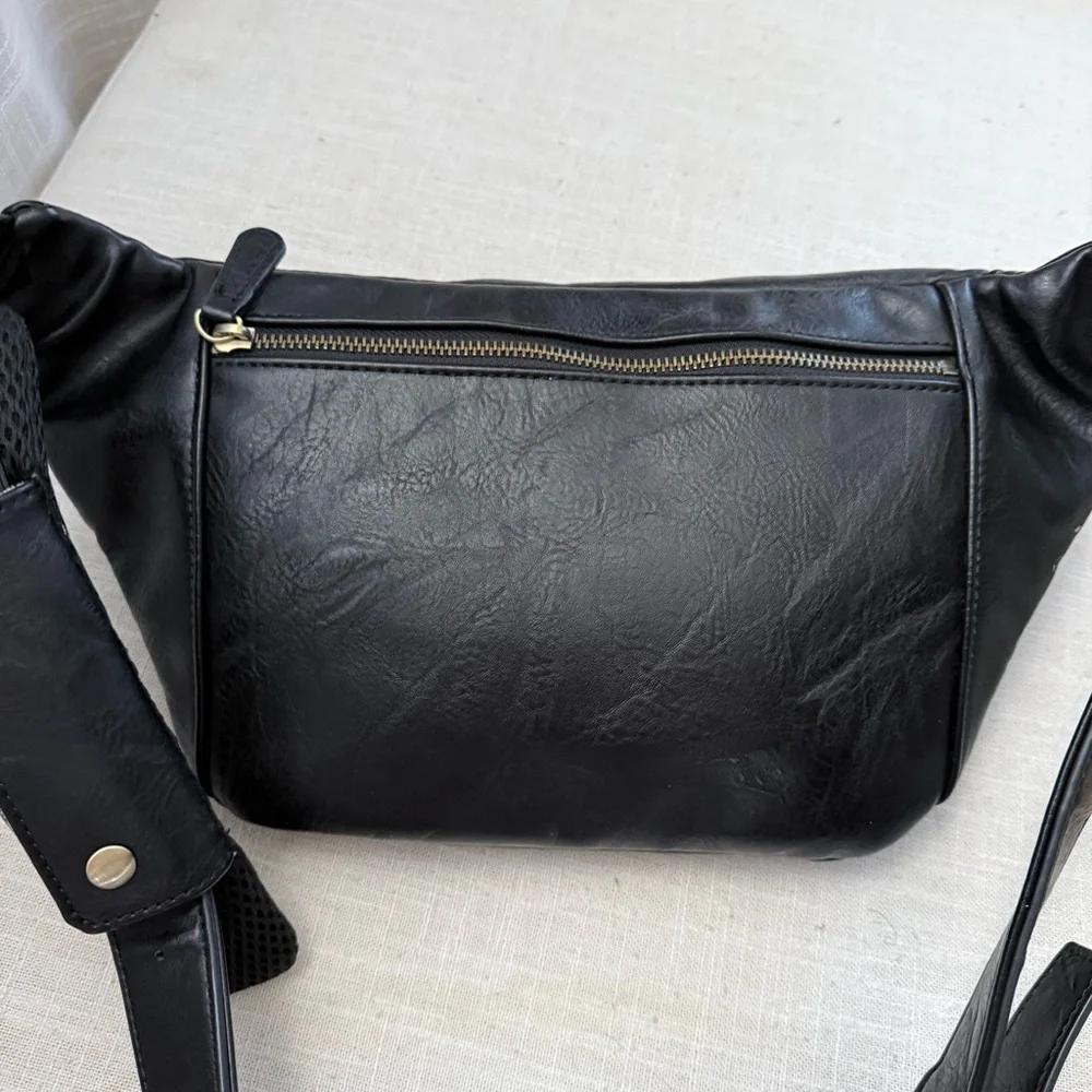 Black Leather Crossbody Camera Bag with Adjustable Strap
